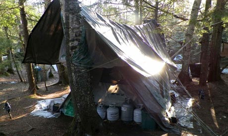 Article : Un homme des bois retrouvé après 27 ans de solitude Christopher-Knights-makes-010