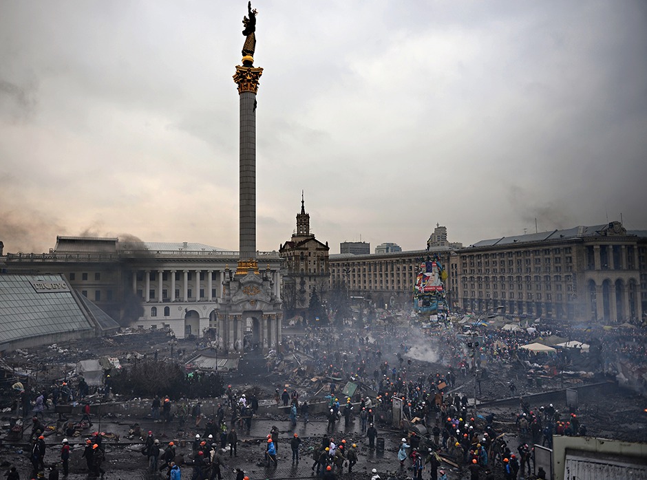 manifestation contre le gouvernement Smoke-from-fires-hangs-ov-004