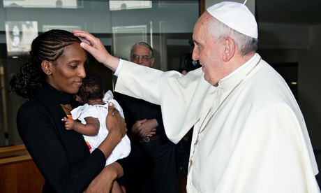 Sudanese woman spared death for apostasy meets Pope Francis Pope-Francis-meets-Meriam-011