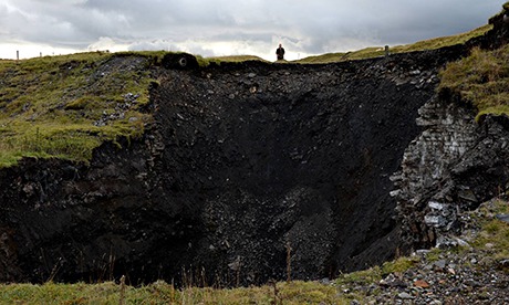 30 metre wide sinkhole appears in Durham The-giant-sinkhole-in-Cow-008