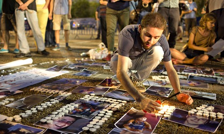 Israeli peace movement spat at and marginalised in a climate of war Tel-Aviv-rally-anti-war-p-013