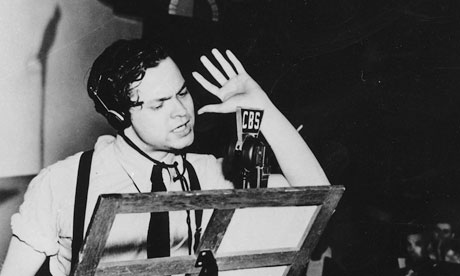 ephemeride - Page 6 Orson-Welles-broadcasts-W-007