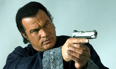 Le fil des nouveaux hédonistes - Page 5 Steven-Seagal-stars-in-On-001