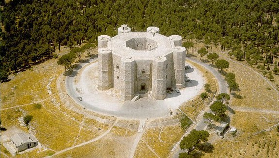 Castel del Monte et Frédéric II de Hohenstaufen 32141