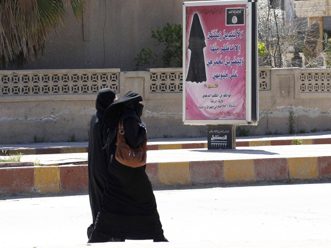 Isis shuts down women's clinics in Raqqa to prevent male gynaecologists treating female patients V2-Veiled_women_in_ISIS.territory