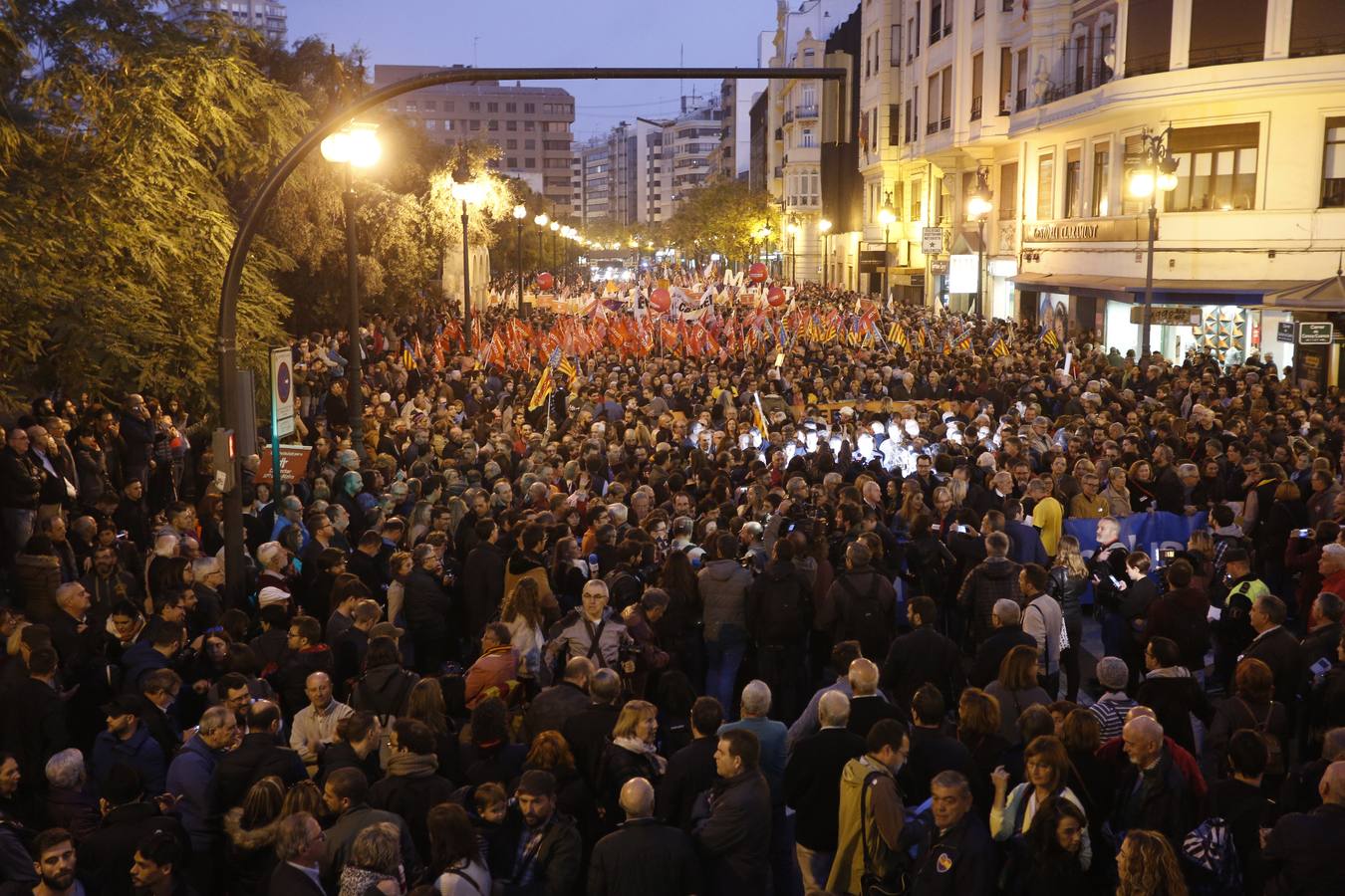 Manifestación Valencia 18 N Manifestacion-financiacion%20(2)