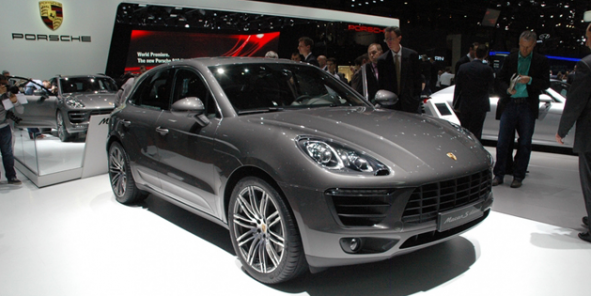 Porsche embauche et investit avec des marges record Porsche-macan