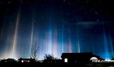 Os 10 Maiores fenômenos da Natureza 09021901nightlightpillars_bigtm_thumb