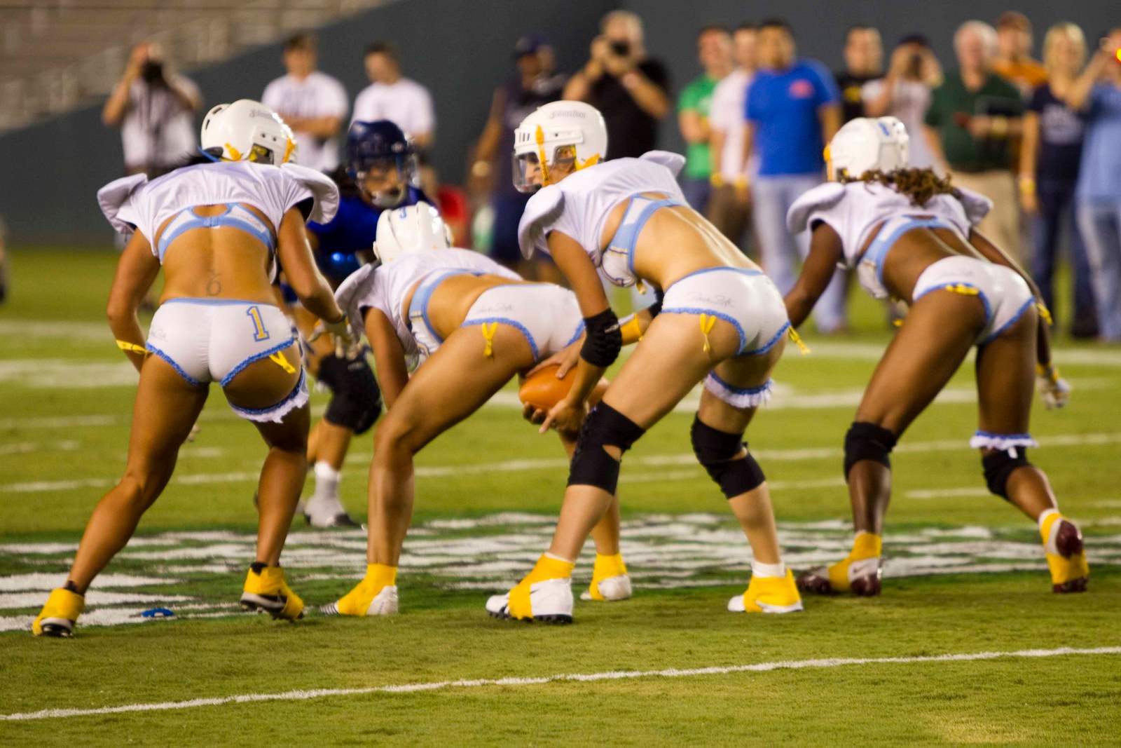 NFL Football - Page 4 Lingerie-Football-League-056