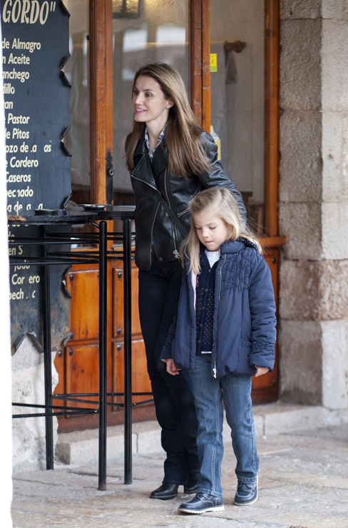 Los Príncipes y las infantas Leonor y Sofía visitan Almagro - Página 5 33598_20130325013535-1364240135-R007