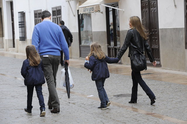 Los Príncipes y las infantas Leonor y Sofía visitan Almagro - Página 5 33598_20130325014614-1364240774-E003