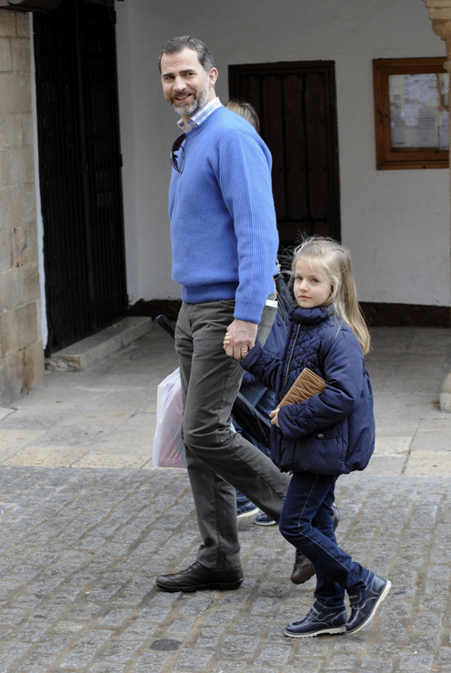 Los Príncipes y las infantas Leonor y Sofía visitan Almagro - Página 5 33598_20130325014614-1364240774-R001