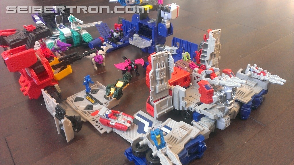 Jouets Transformers Generations: Nouveautés Hasbro - partie 3 - Page 3 1484497218-sixshot-pics-11