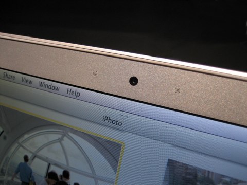 Spia verde macbook costata 25 milioni dollari  MacBook_webcam