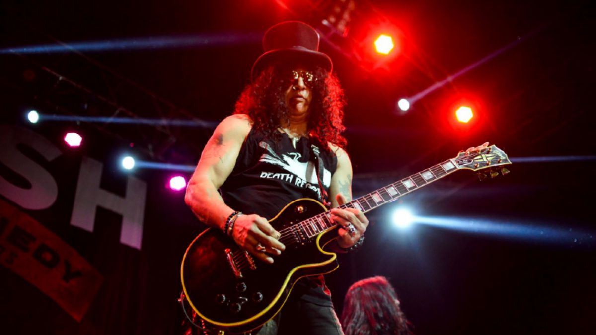 Slash asegura que su matrimonio con Perla Ferrar no es válido. 1425561952_auno495495