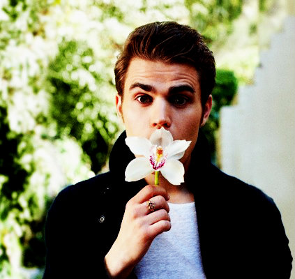 ESSAI PROFIL DE AYDEN. Tumblr_static_paul-wesley-black-and-white-summer-2012-flower-and-blue-cardi-mrporter-on-fashiondailymag1_edit