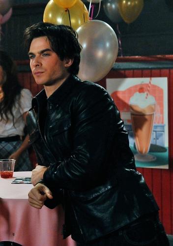 صور ديمون في مصاص الدماء Damon-at-the-dance_352x500