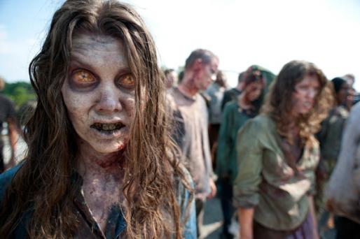 The Walking Dead - Živi mrtvaci  (2010–) - Page 3 The-walking-dead-season-2-promo-pic_514x342