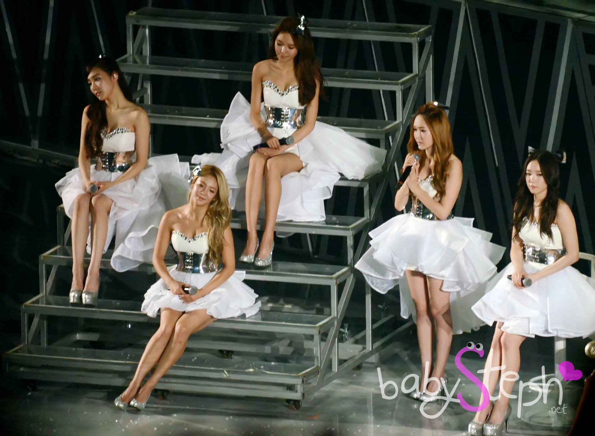 [PIC][13-09-2013]SNSD khởi hành đi Indonesia để biểu diễn "2013 Girls' Generation World Tour ~Girls & Peace~ in JAKARTA" vào chiều nay - Page 20 02e63a_7d8cf98fe51932584fb4da77b2e4f276