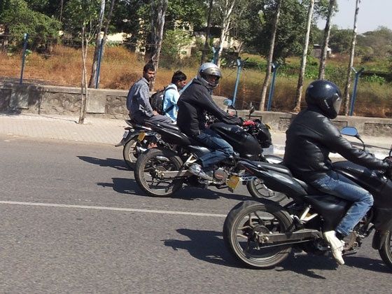 Primeras imágenes reales de la nueva Pulsar??? - Página 4 New-bajaj-pulsar-spied02_560x420