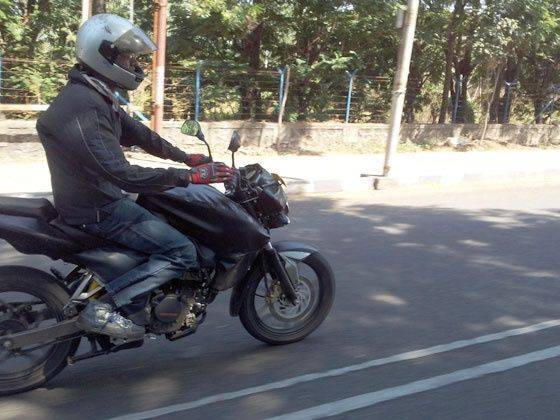 Primeras imágenes reales de la nueva Pulsar??? - Página 4 New-bajaj-pulsar-spied04_560x420