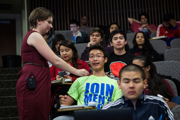 To Raise Science Scores, Colleges Look Beyond the Lecture 27DAVIS1-web-articleLarge