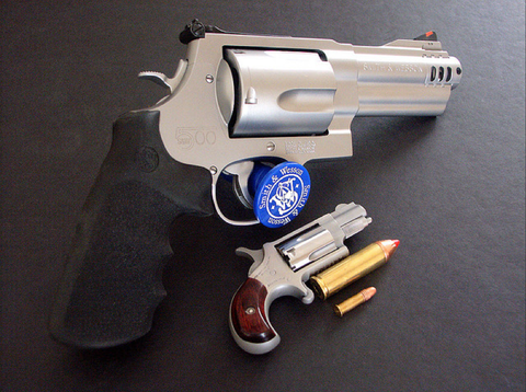 Smith&Weson for ever  Smith-wesson-gun-revolver