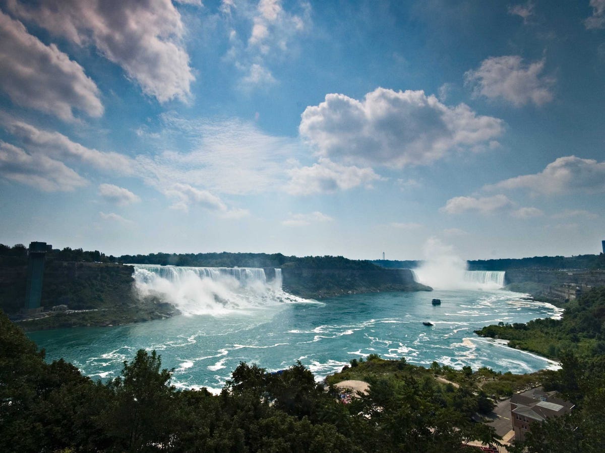 Công Viên Quốc Gia ở Mỹ. In-addition-to-being-a-national-landmark-niagara-falls-national-heritage-area-new-york-is-an-important-site-for-hydroelectric-power