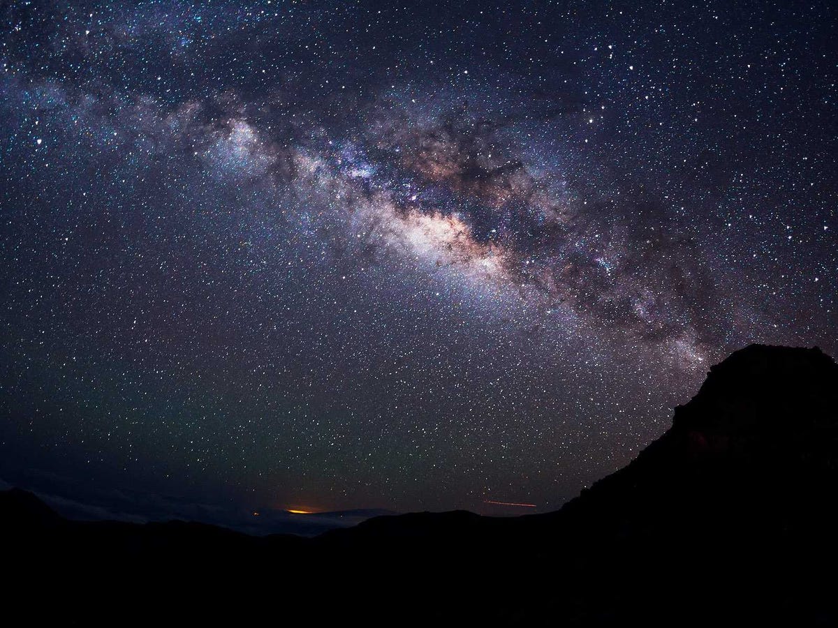 Công Viên Quốc Gia ở Mỹ. The-summit-of-haleakala-in-haleakala-national-park-hawaii-is-one-of-the-best-places-in-the-world-to-view-the-starry-night-sky