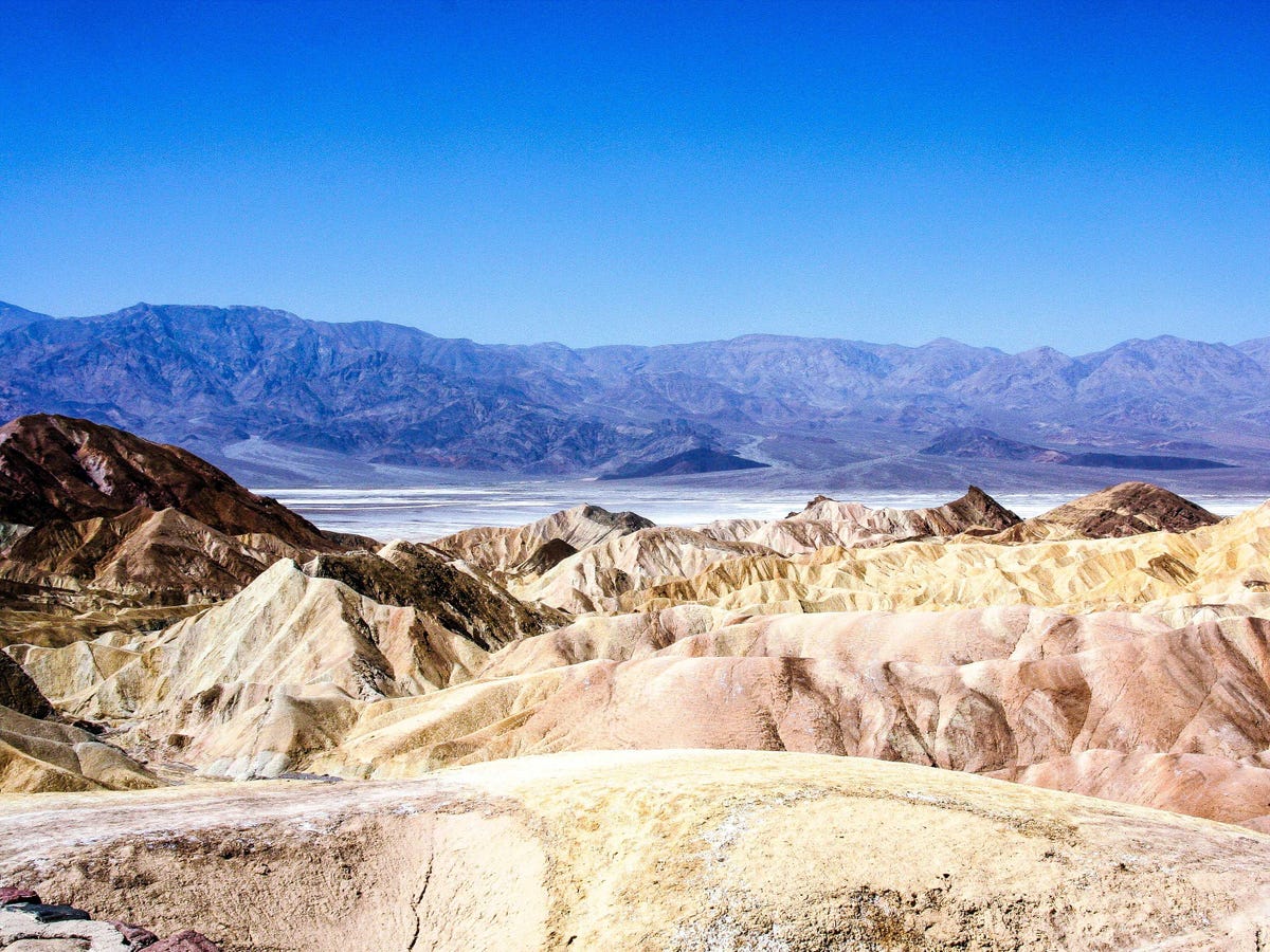 Công Viên Quốc Gia ở Mỹ. Death-valley-national-park-in-nevada-and-california-is-open-year-round-but-with-average-temperatures-at-100f-by-may-most-visitors-wait-until-the-winter-months-to-check-it-out-in-july-that-average-climbs-to-116f-but-that-also-means-no-crowds