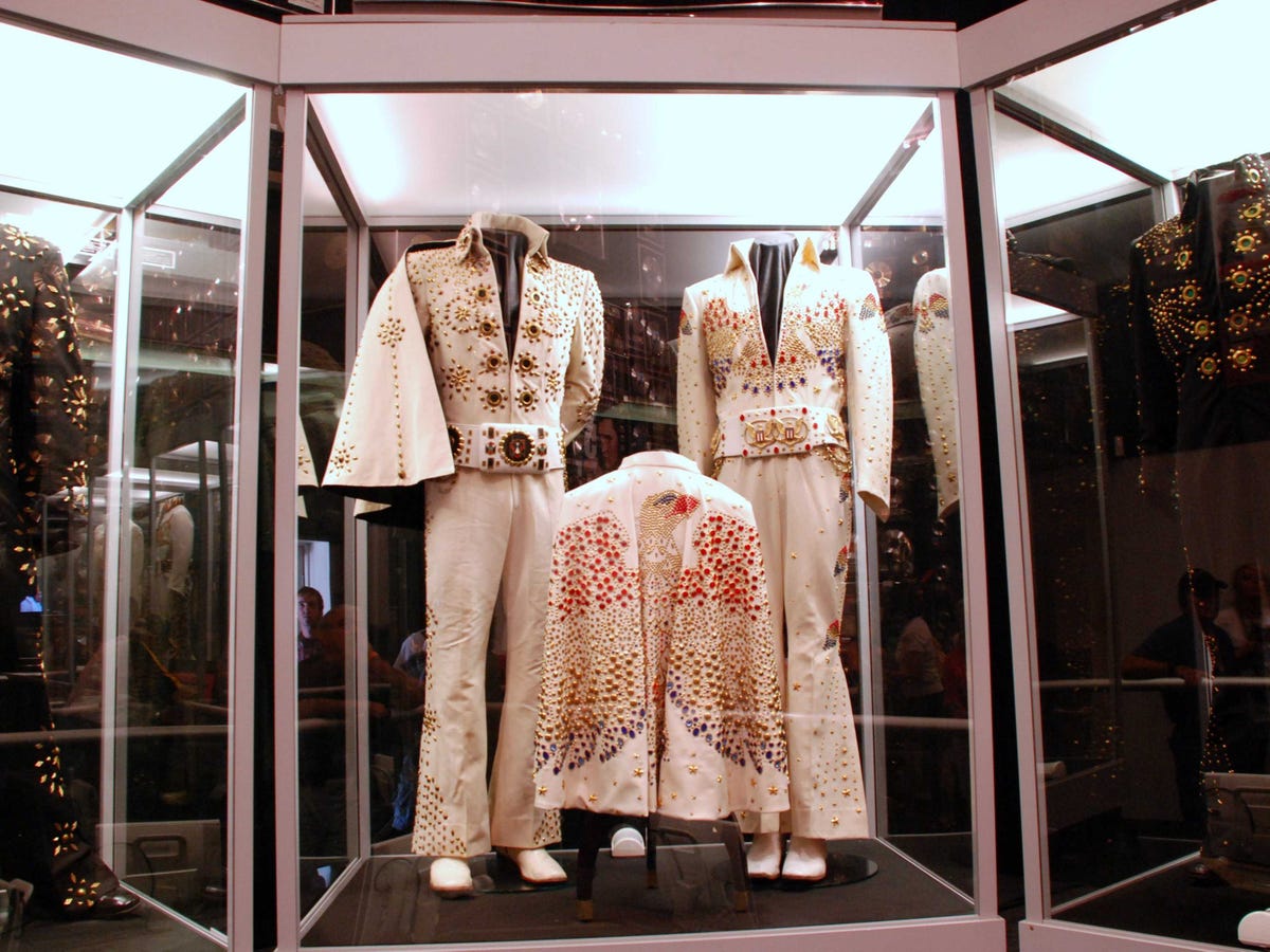 The Best Tourist Attraction In Every State Tennessee-pay-your-respects-to-the-king-at-graceland-elvis-presleys-estate-turned-museum-in-memphis