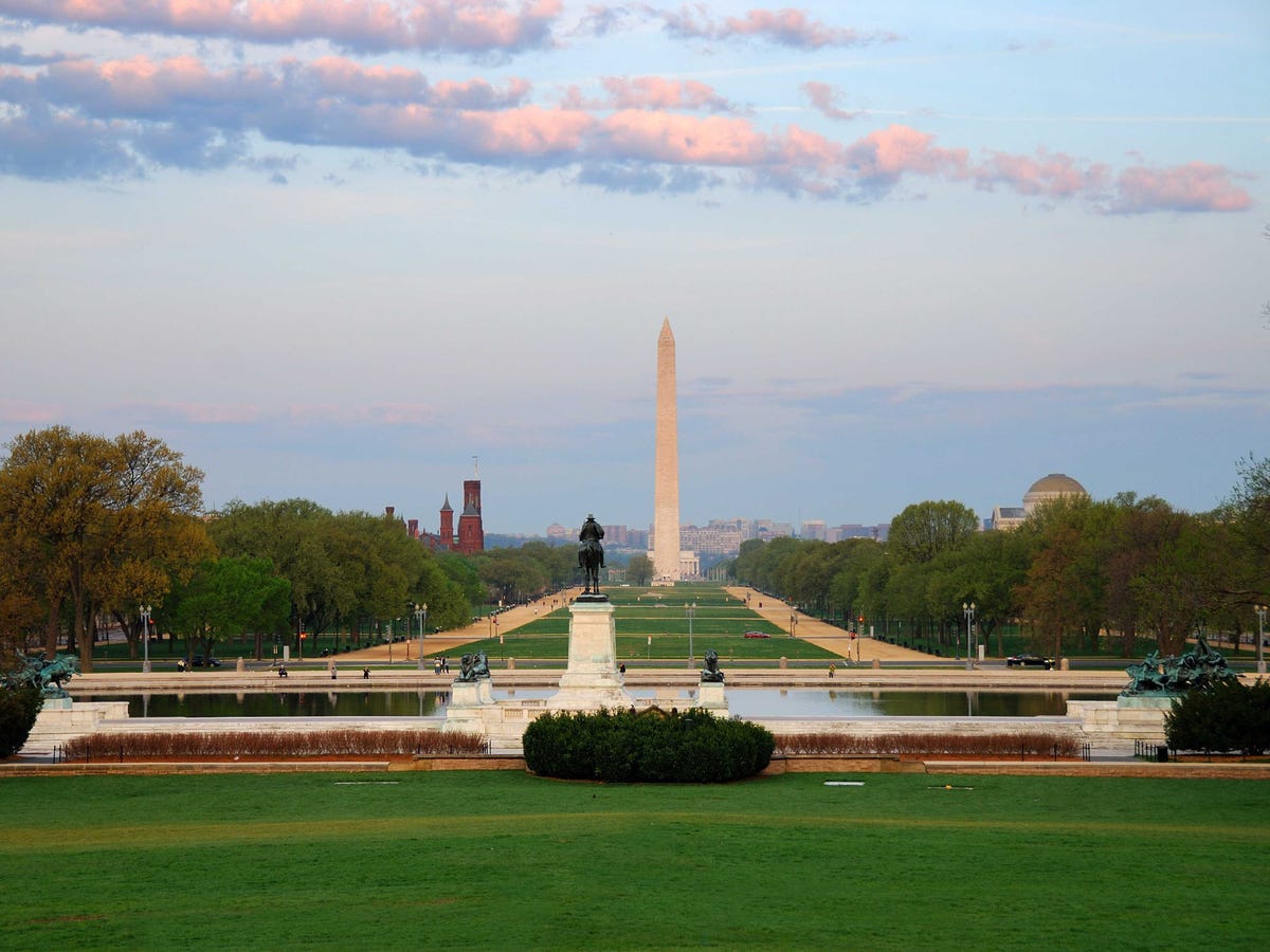 The Best Tourist Attraction In Every State Washington-dc-stroll-down-the-national-mall-where-you-can-see-the-lincoln-memorial-us-capitol-and-the-washington-monument
