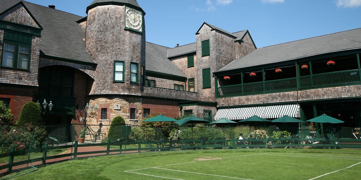 Những thắng cảnh đẹp có thể bạn chưa thấy ? Rhode-island-the-international-tennis-hall-of-fame-is-located-at-the-newport-casino-the-site-of-the-first-us-national-championships-in-1881-visitors-can-learn-about-the-history-of-tennis-through-interactive-exhibits-videos-and-memorabilia