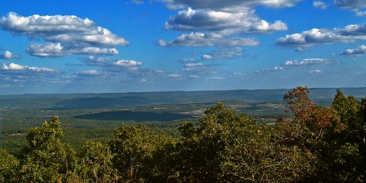 Những thắng cảnh đẹp có thể bạn chưa thấy ? New-jersey-kittatinny-state-park-is-the-hidden-gem-of-new-jersey-parks-youll-experience-grassy-meadows-mountains-glacial-lakes-and-70-miles-of-hiking-trails-the-park-is-also-the-site-of-a-small-airport