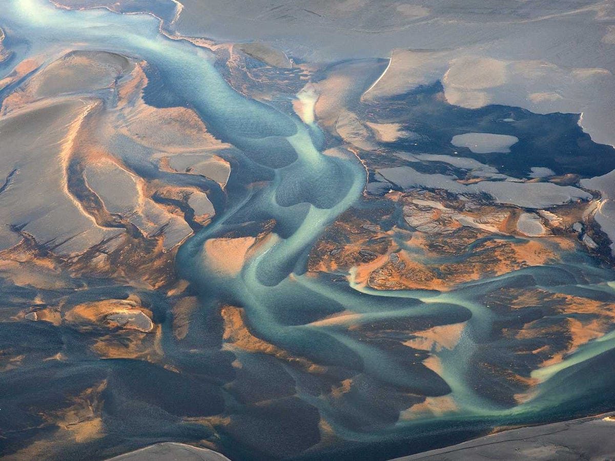 Cảnh đẹp Iceland Photographer-andre-ermolaev-captured-these-aerial-images-of-rivers-flowing-through-icelands-beds-of-volcanic-ash-the-country-is-home-to-30-active-volcanic-systems