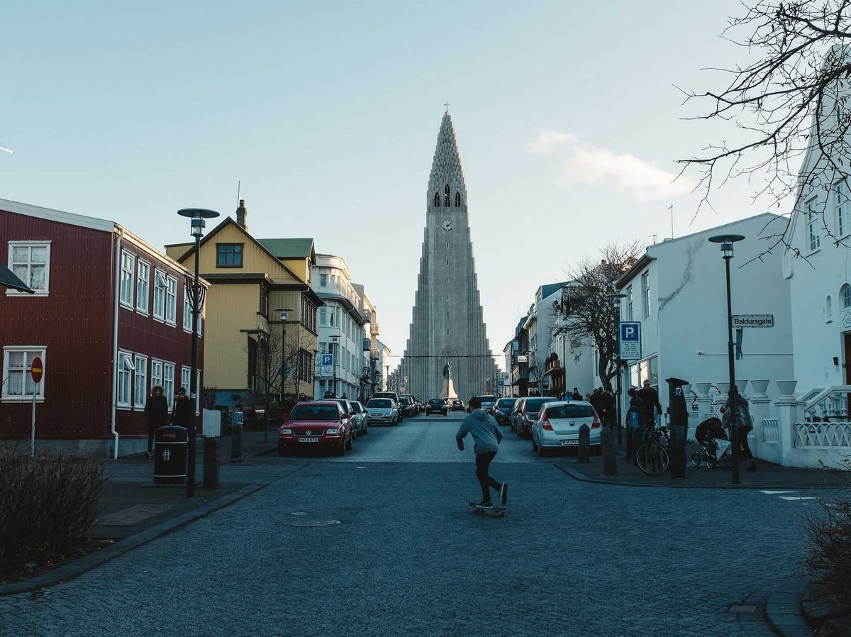 Cảnh đẹp Iceland And-there-are-plenty-of-beautiful-streets-to-wander-through