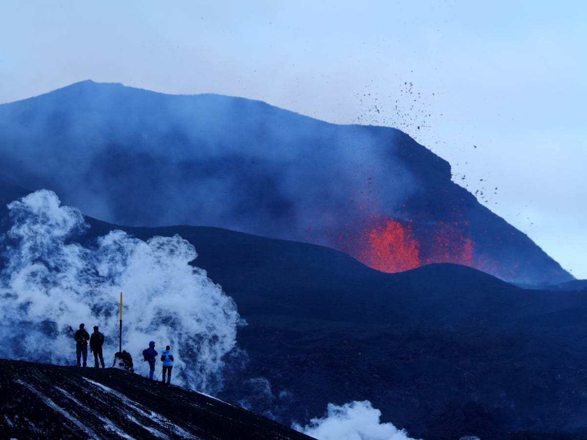 Cảnh đẹp Iceland You-may-even-catch-a-volcanic-eruption