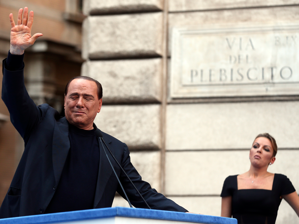 صور: لحظات بكى فيها قادة العالم Silvio-berlusconi