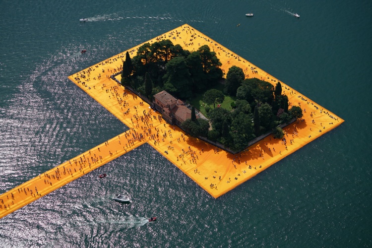 Installazione di Christo sul Lago d'Iseo Christo-installazione-the-floating-piers-01