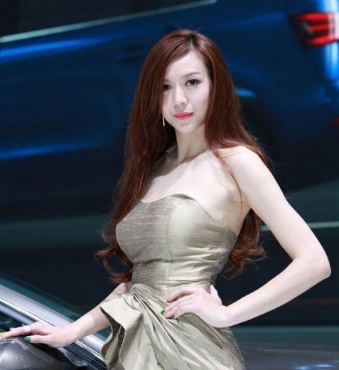 Châu Vĩ Đồng Zhou Weitong (hết chê) Ngam-nu-hoang-sexy-zhou-weitong-do-dang-ben-audi-1335546728-w477