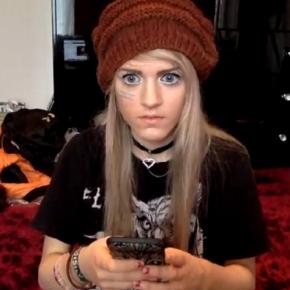 #savemarinajoyce Screenshot-from-marina-s-live-stream-via-younow_800045