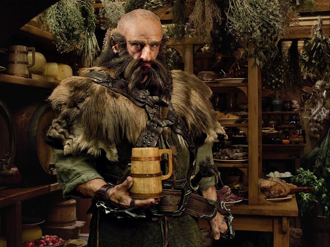 Facas, canivetes e armas brancas - Página 2 The-Hobbit-Dwalin-In-Pantry