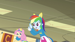Imagens da Rainbow Dash em Equestria Girls 245px-Rainbow_Dash_running_with_Fluttershy_EG
