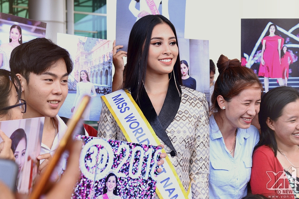 2018 | MISS WORLD VIETNAM | TRẦN TIỂU VY - Page 3 Me-ruot-cua-hoa-hau-tran-tieu-vy-bat-khoc-tien-con-du-thi-miss-world-a3364f77