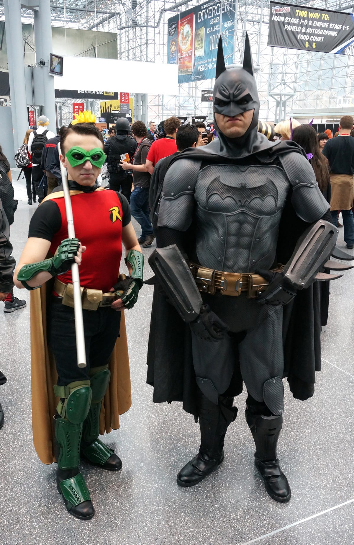 Les costumes du Net en vrac !!! - Page 30 Batman-characters-are-always-popular-heres-the-dark-knight-and-the-boy-wonder-robin