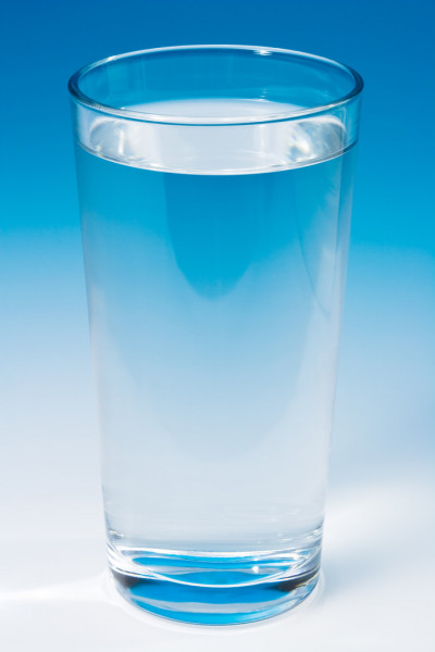 يا اهالى ومضات السها /كل يوم الفطار فى بلد شكل  - صفحة 3 Dep_2968435-Glass-of-water