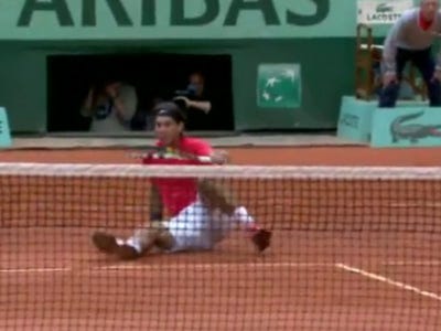 The Red Violin - Pgina 2 Watch-rafael-nadal-falls-to-the-ground-and-still-converts-a-drop-shot-in-dominant-win