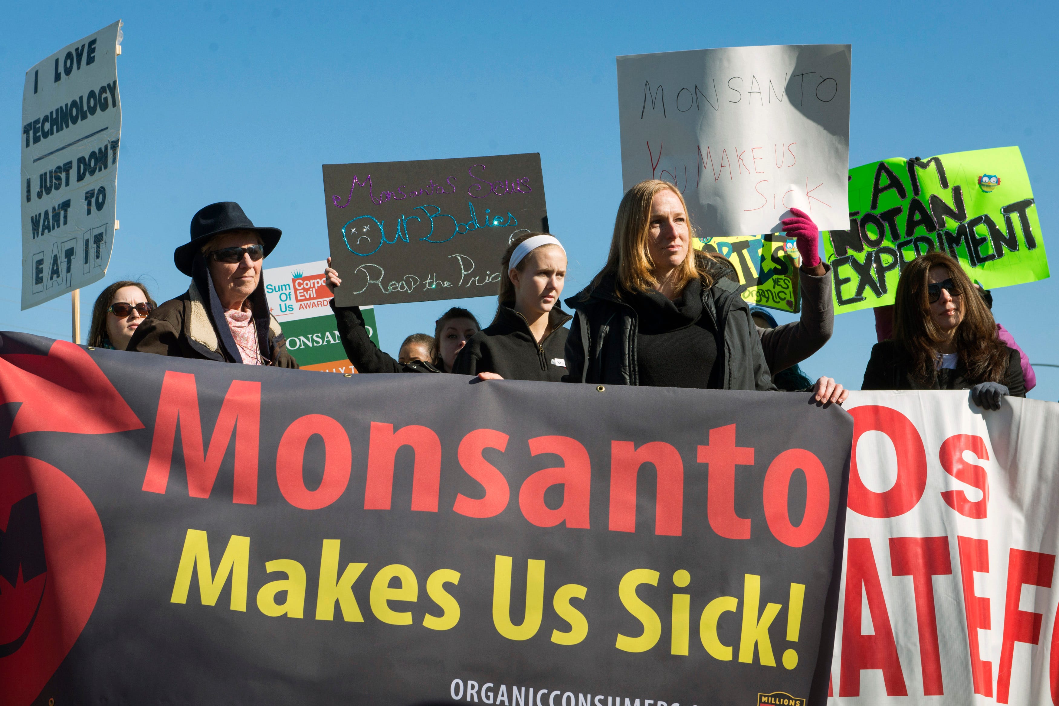 Monsanto, histoire d'un monstre  Heres-what-scientists-think-about-the-who-saying-monsantos-weed-killer-probably-causes-cancer