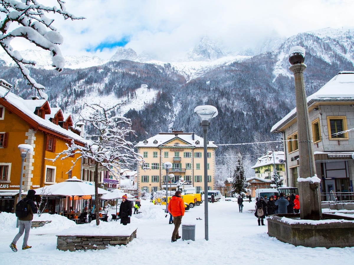 Những nơi nên đến thăm ở Pháp Explore-the-charming-ski-resort-village-of-chamonix-mont-blanc