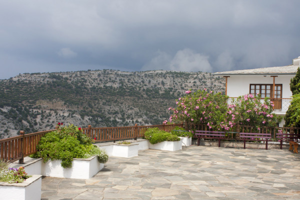 دير رئيس الملائكة ميخائيل ثاسوس اليونان Depositphotos_5901426-St-Archangel-Michael-Monastery-garden-Thassos-Island